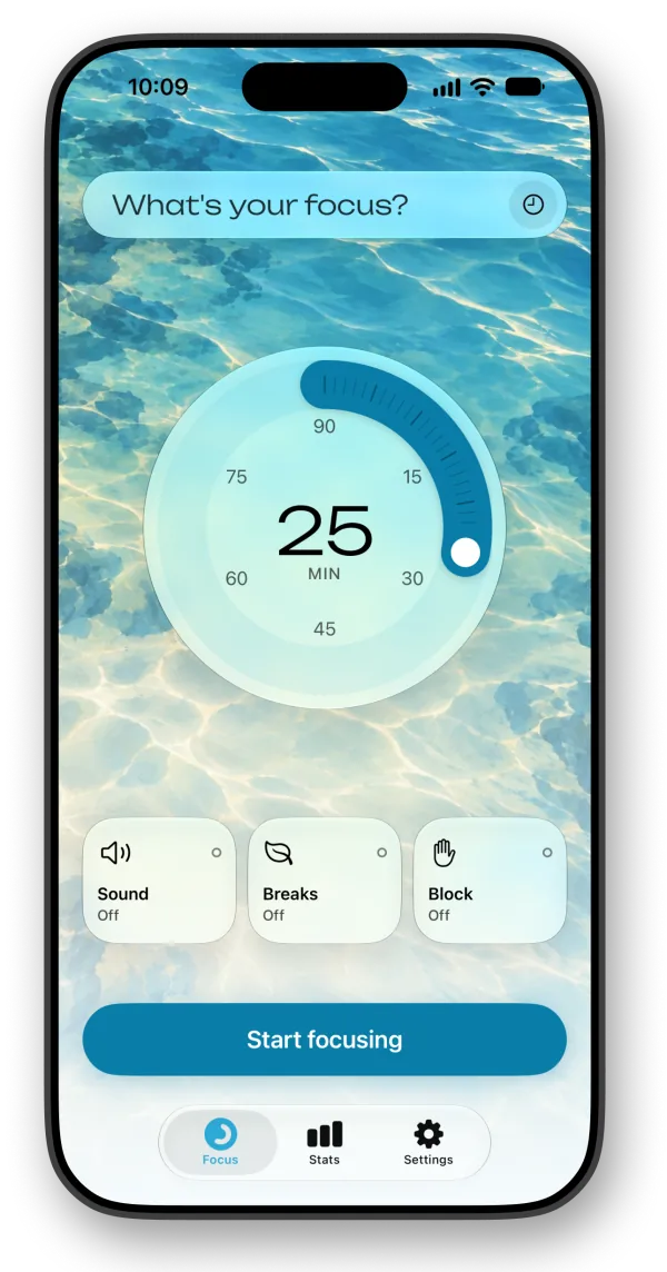 The Focus screen on an iPhone: “What's your focus?”, the dial at 25 minutes, the Sound, Breaks and Block cards and Start focusing.